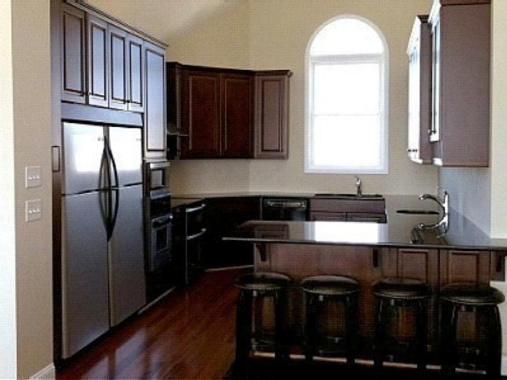 Large 12x18 Kitchen is great for multiple cooks with LOTS of counters. Bar seats 4