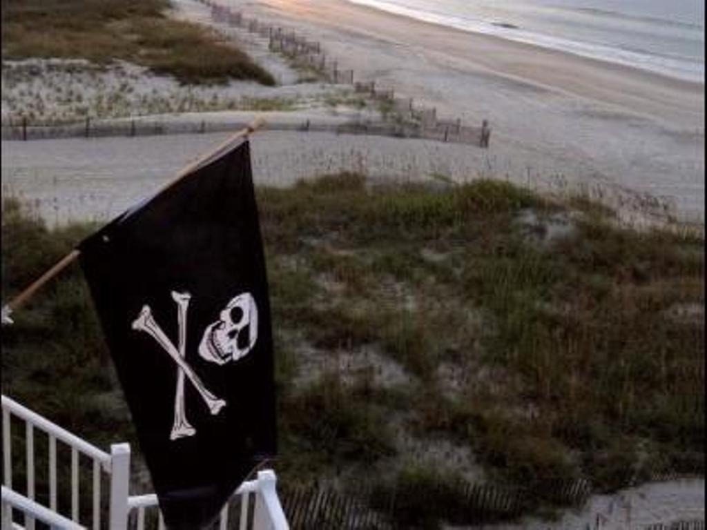 A Pirates Life !! Pirate flag. (looking east)